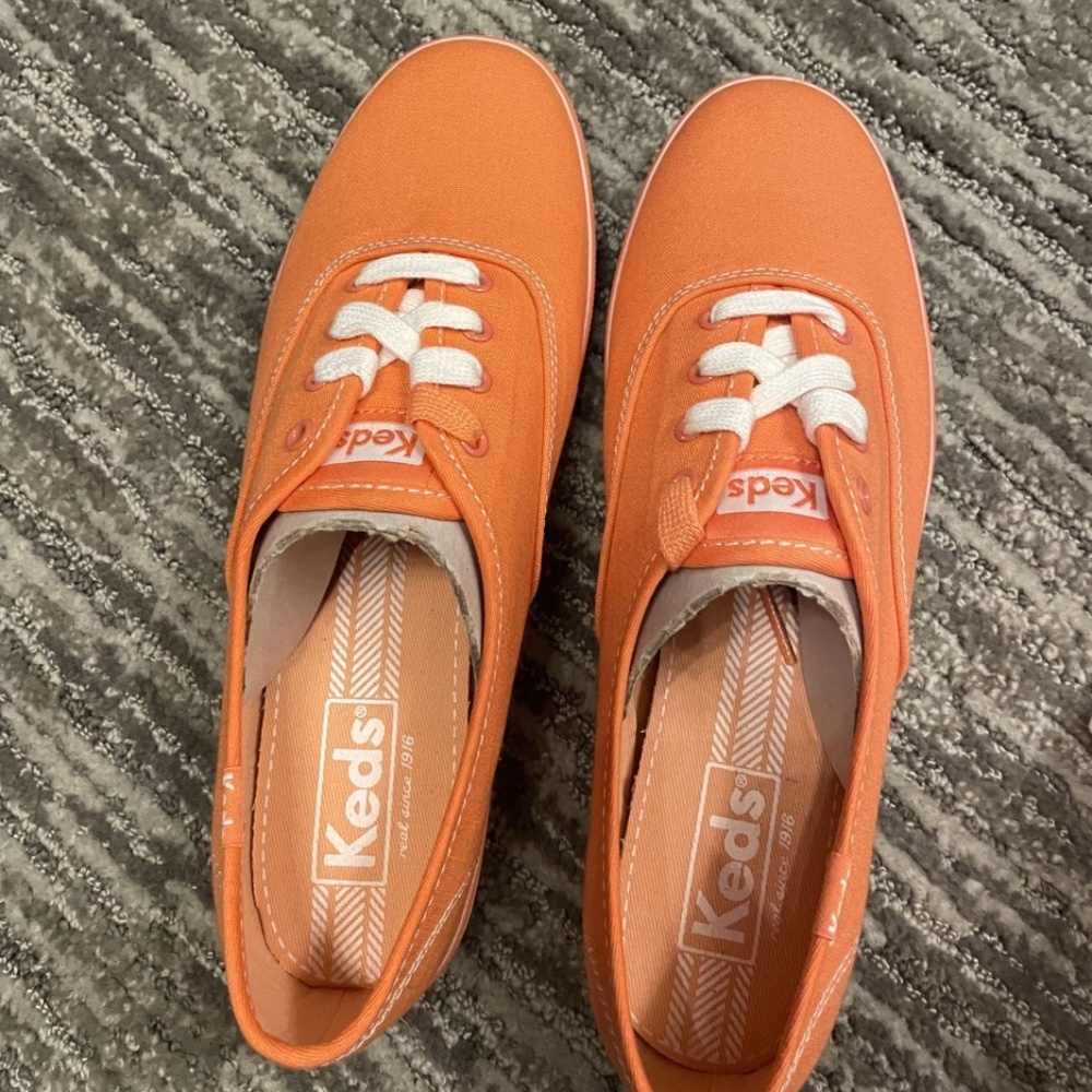 LINDA'S KEDS CLOSET